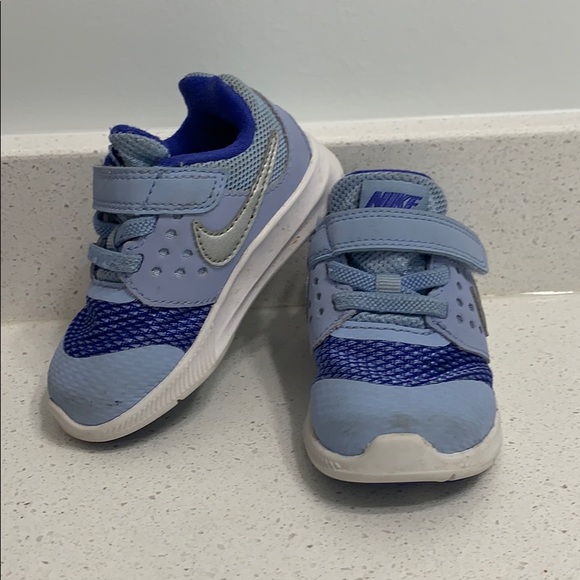 Blue and Silver Nike Toddler Shoe - Picture 4 of 4